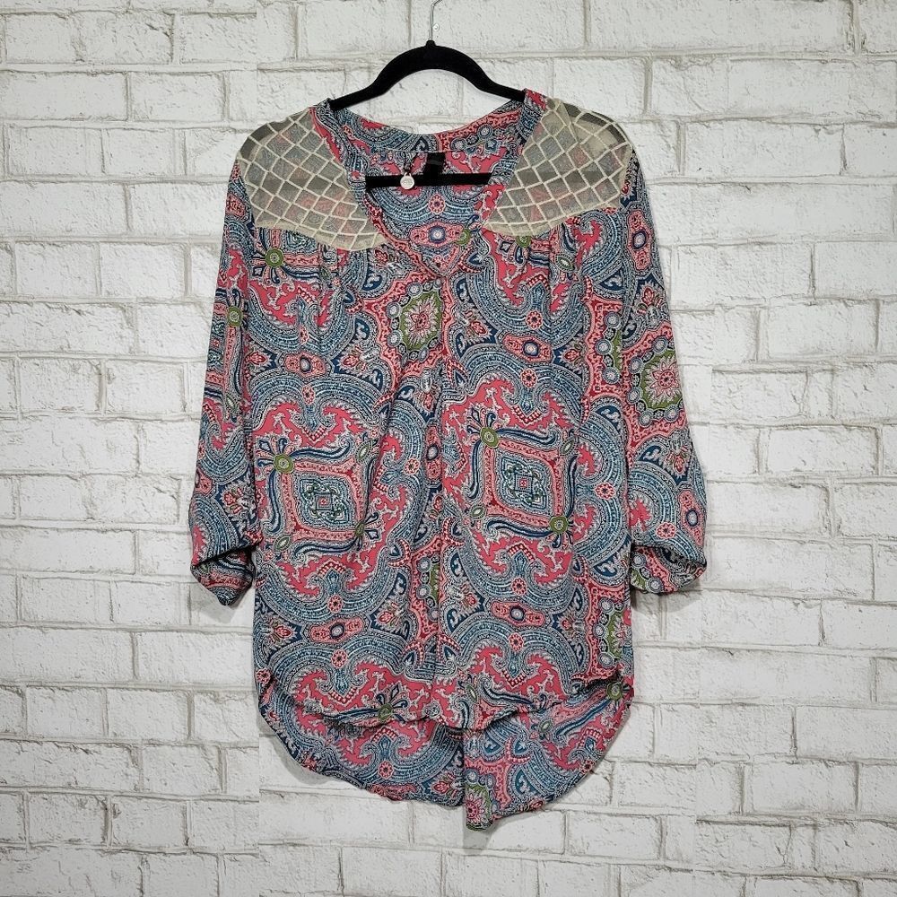 BKE Boutique cute‎ printed blouse